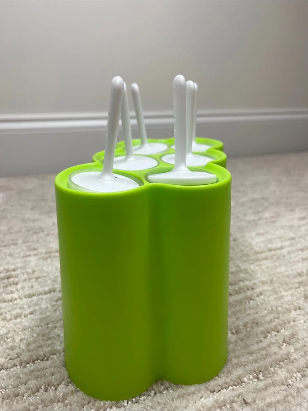 Zoku Classic Pop Molds 6 Easy-Release  Popsicle Molds with Sticks and Drip Guard